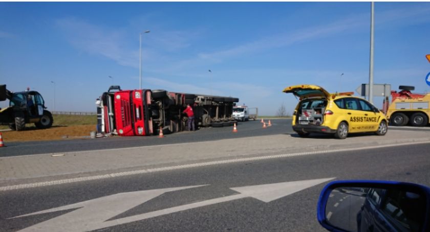 TiR wypadł z ronda na obwodnicy 