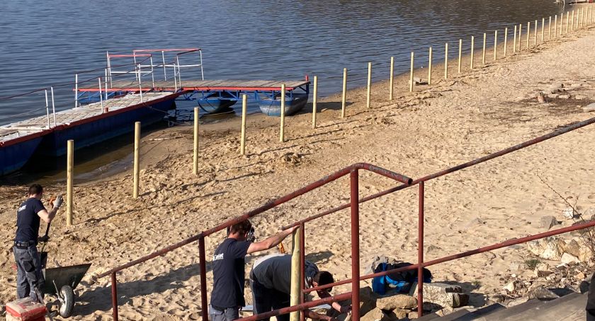 Ogrodzili plażę jeziora 