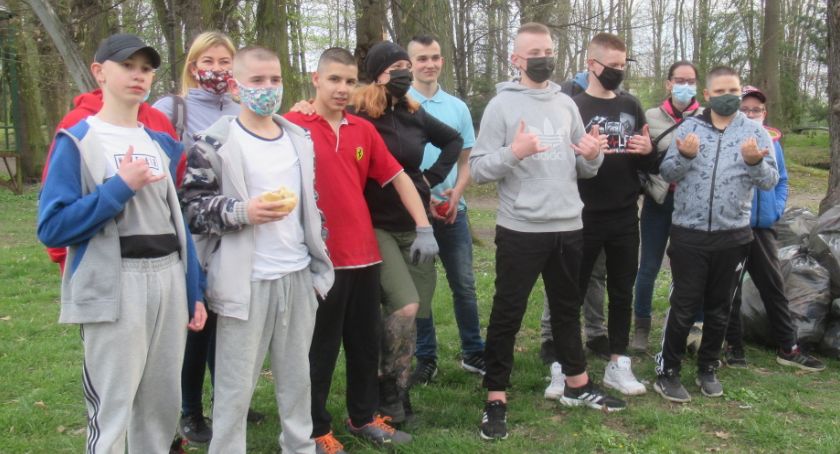 Nysanie z pomocą MOS posprzątali park!