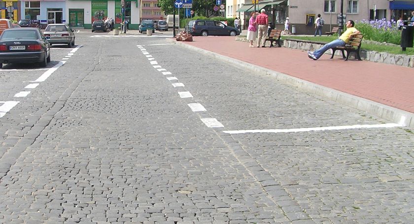 Sześć ofert na dokończenie rynku 