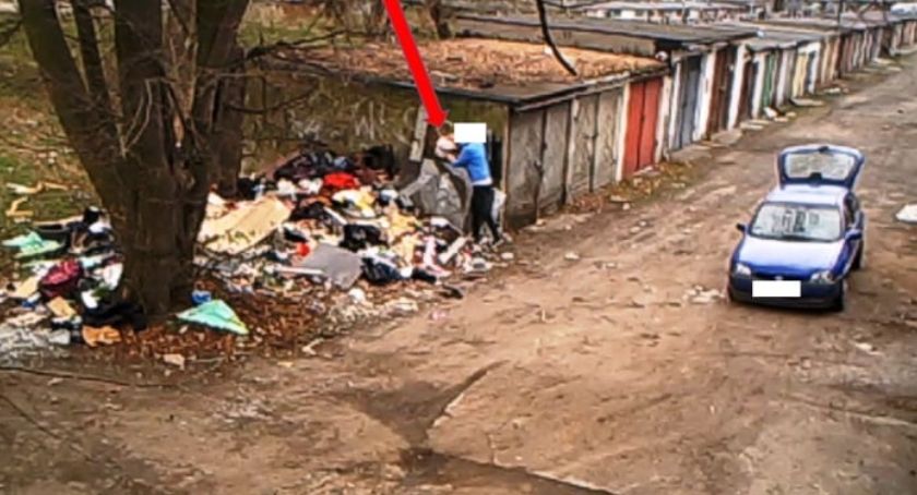 Śmieciarz złapany na gorącym uczynku przez straż miejską