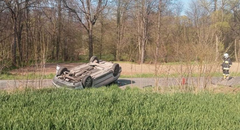 Wypadek w Hajdukach Nyskich. Poszkodowane trzy osoby