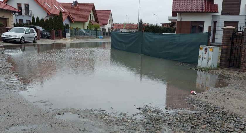 Urząd ważniejszy niż mieszkańcy, którzy toną w błocie 