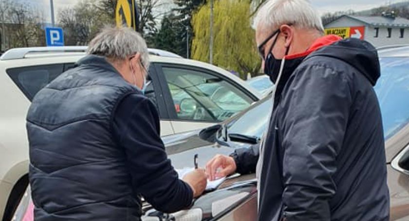 Głuchołazy. Prawie 500 podpisów w obronie dyrektora Jana Ćwieka