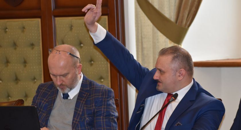 Radny chce przyśpieszenia budowy dróg 
