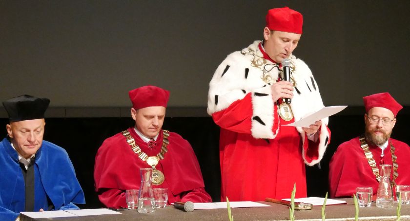 PWSZ. Dwadzieścia lat dla rozwoju regionu. Wywiad z rektorem Przemysławem Malinowskim  