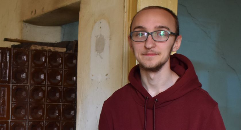 19-latek walczy przed sądem o siostrę 