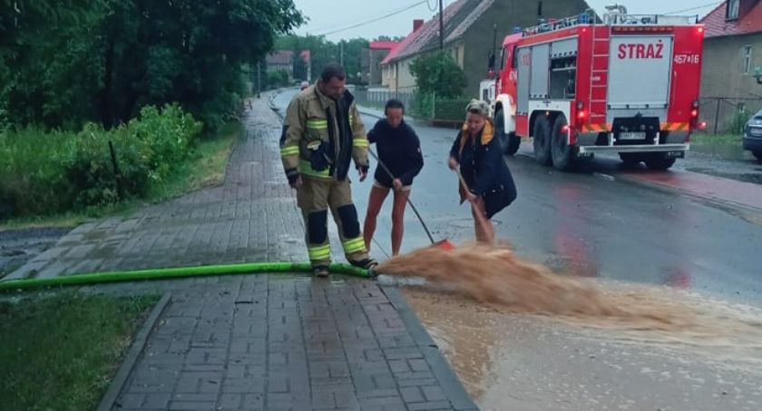 Burzowa noc nad powiatem