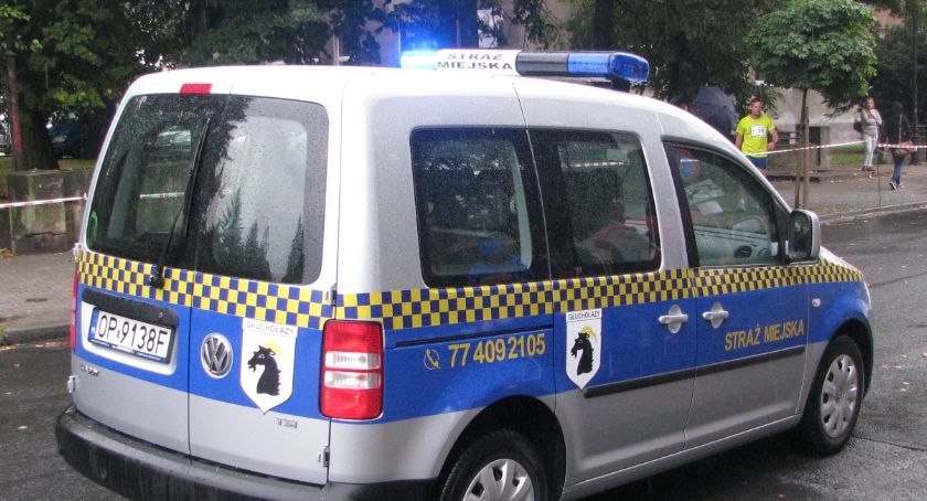 Przedsiębiorca atakuje dziennikarza i przyznaje, że płaci straży miejskiej!