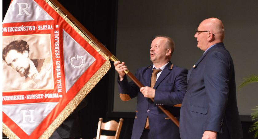 Jubileusz nyskiego „Plastyka”. Szkoła otrzymała sztandar 