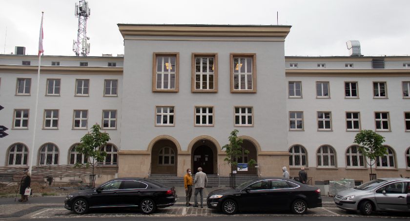Ile osób zmarło, ile się urodziło?