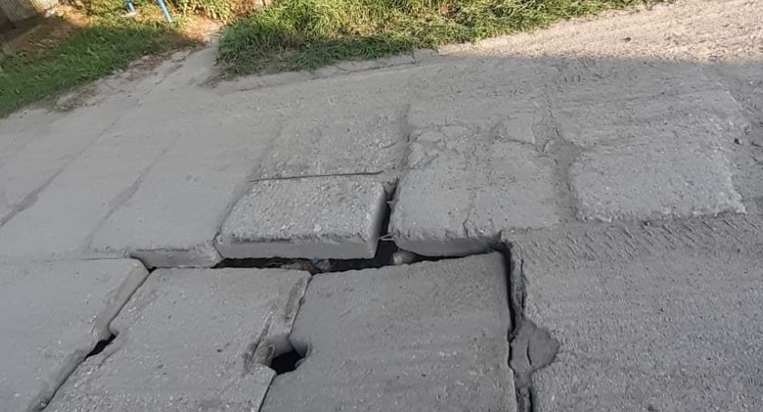 Zniszczona droga w Domaszkowicach 