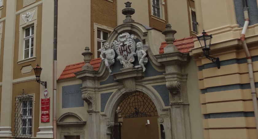 Carolinum za obecnym dyrektorem. Listy pracowników 