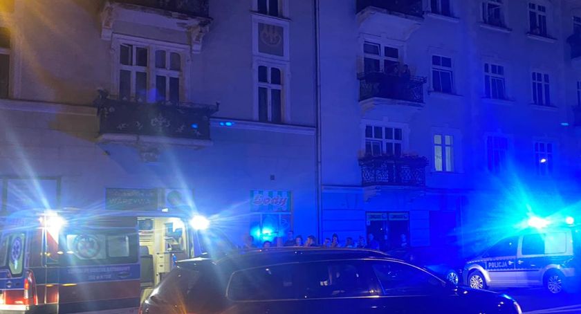 Wypadek na ul. Krzywoustego. Młoda kobieta walczy o życie 