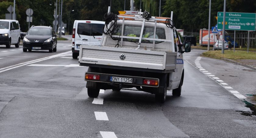 Wiadomo, kto zmienił organizację ruchu przed rondem 