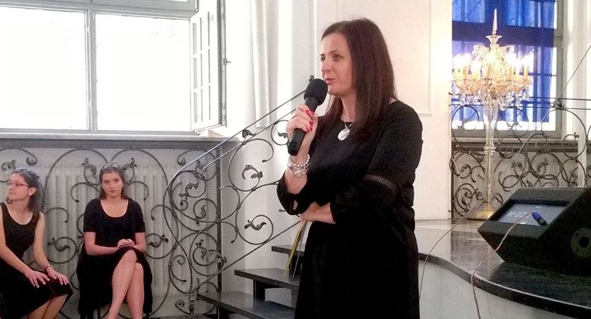Edukacja a nie polityka. Rozmowa z dyrektor Carolinum 