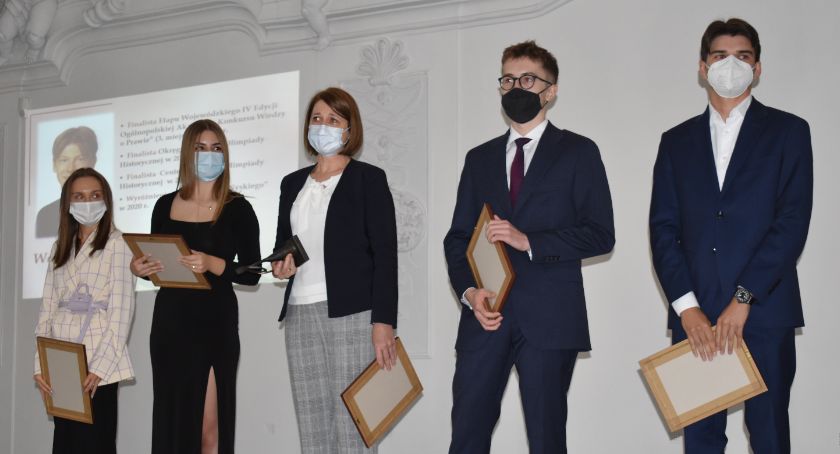 Wręczono „Super Carola” Carolinum 