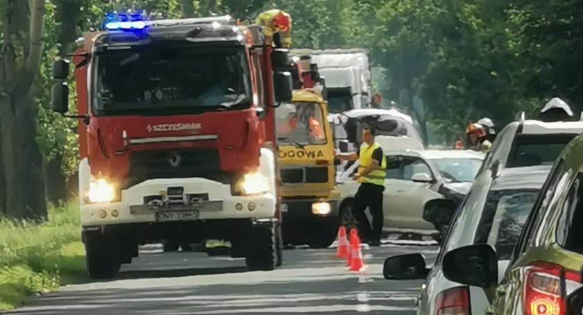 Wypadek na drodze wojewódzkiej w Bodzanowie