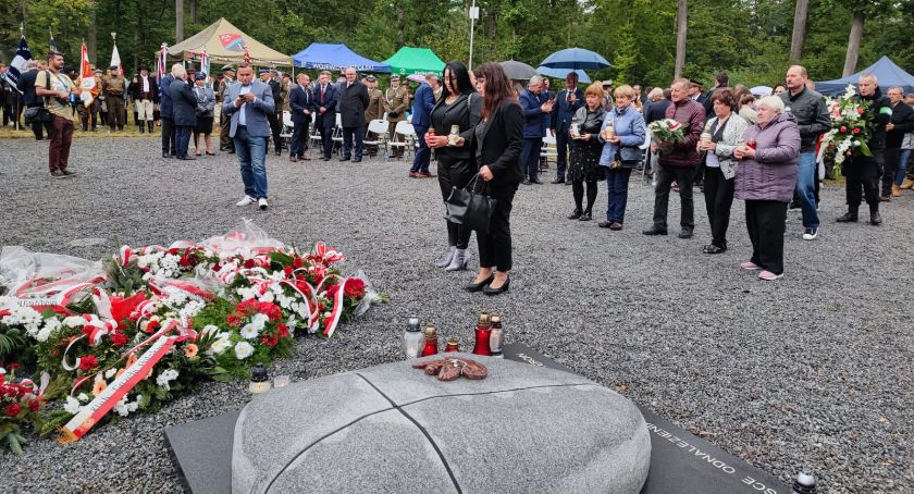Uroczystości na Polanie Śmierci w Starym Grodkowie 