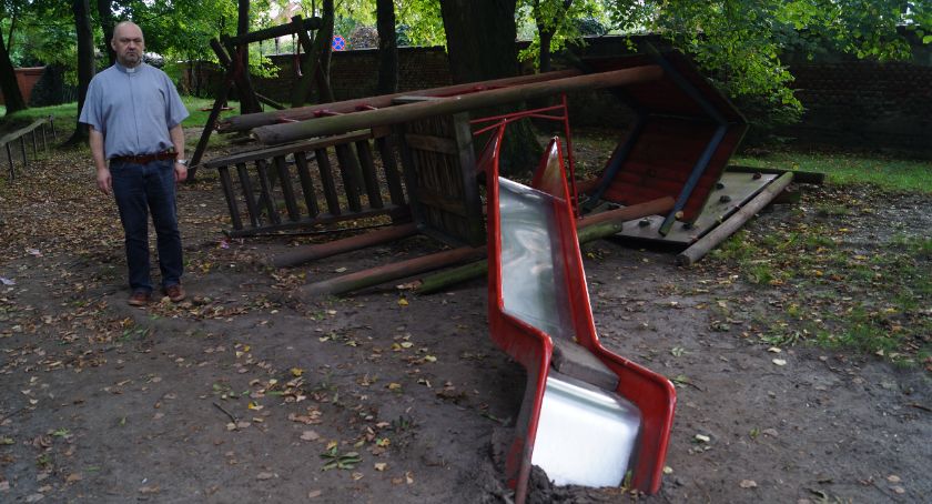Dewastacja parku werbistów. Zniszczenia są ogromne!