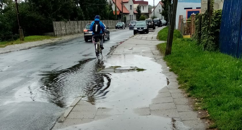Ulica Podolska. Po deszczu nie da się nią przejść