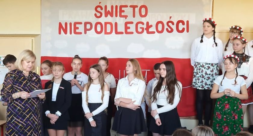 Święto Niepodległości w szkole w Karłowicach Wielkich 