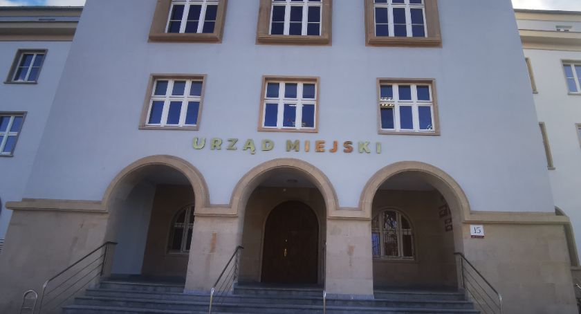 Burmistrz Nysy wstydzi się Polski?