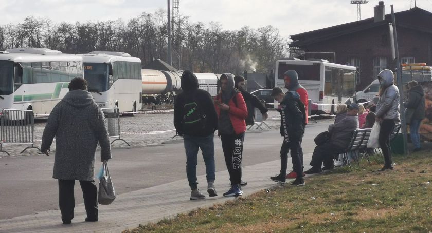 Przydałaby się wiata. Pasażerowie PKS zmokną 