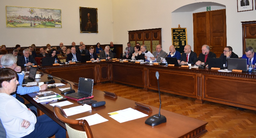 Bitwa o podwyżki dla powiatowych urzędników 