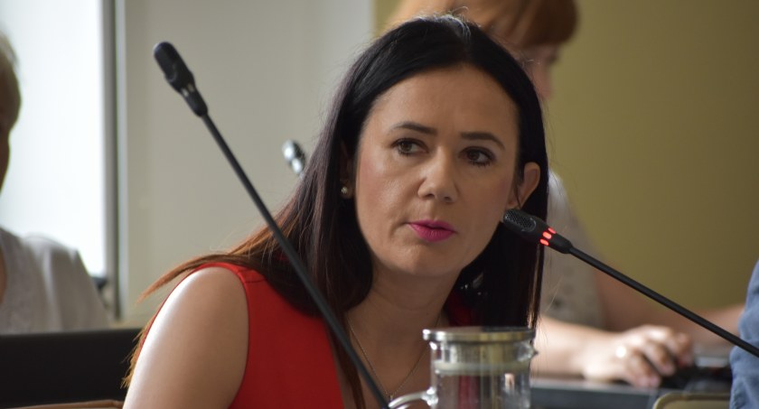 Ekom jest źle zarządzany, twierdzi radna koalicji Ewelina Szewczuk 