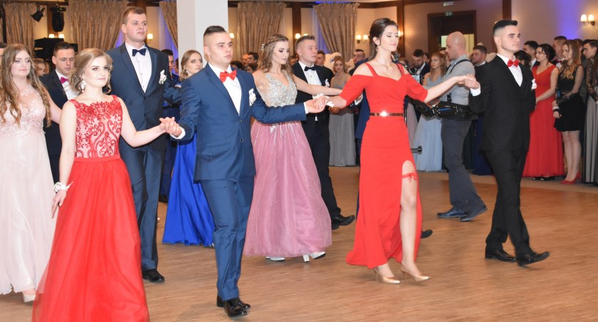 Uczniowie rezygnują ze studniówek