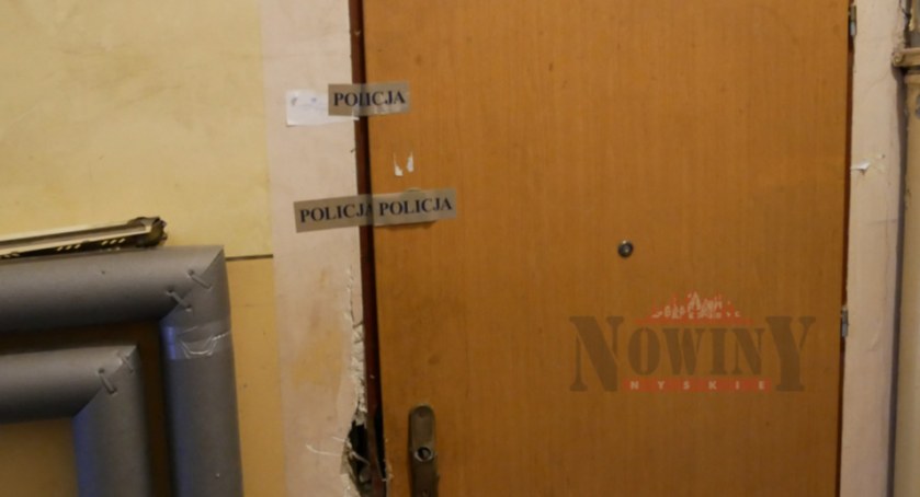 Przez miesiąc mieszkał z trupem