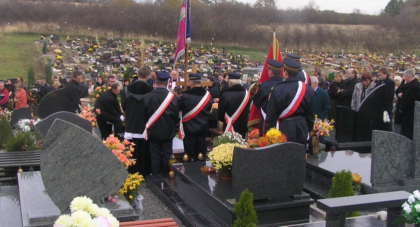 Wypłacono więcej zasiłków pogrzebowych