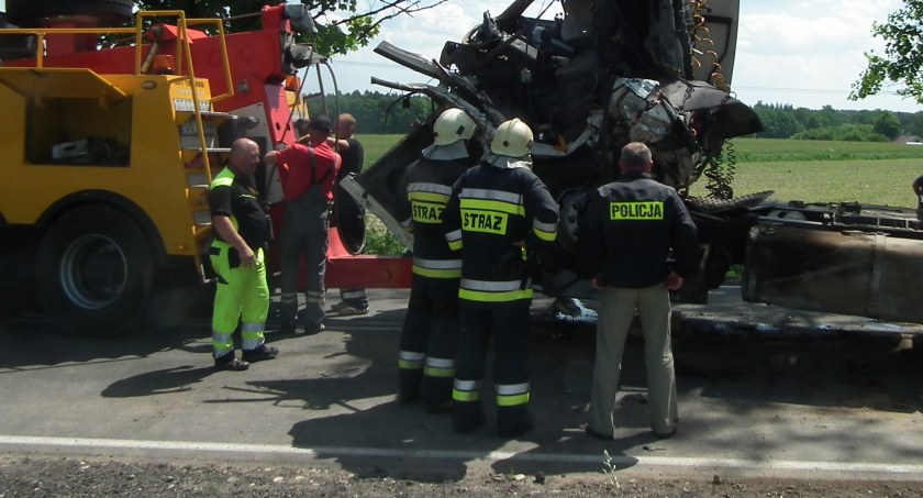 Kolizja pięciu pojazdów na drodze krajowej nr 46 we Frydrychowie 