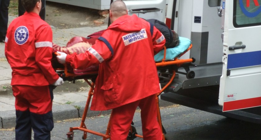 Mężczyzna spadł z rusztowania. Trafił do szpitala 