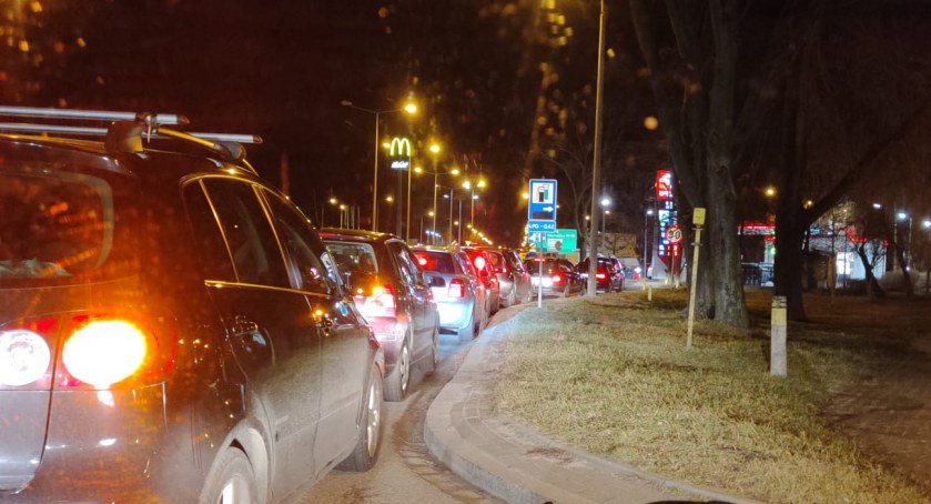 Oblężenie stacji paliw. Kolejki na drogach dojazdowych