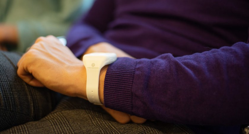 Opaski ratujące życie. Dostaną je seniorzy z Kamiennika