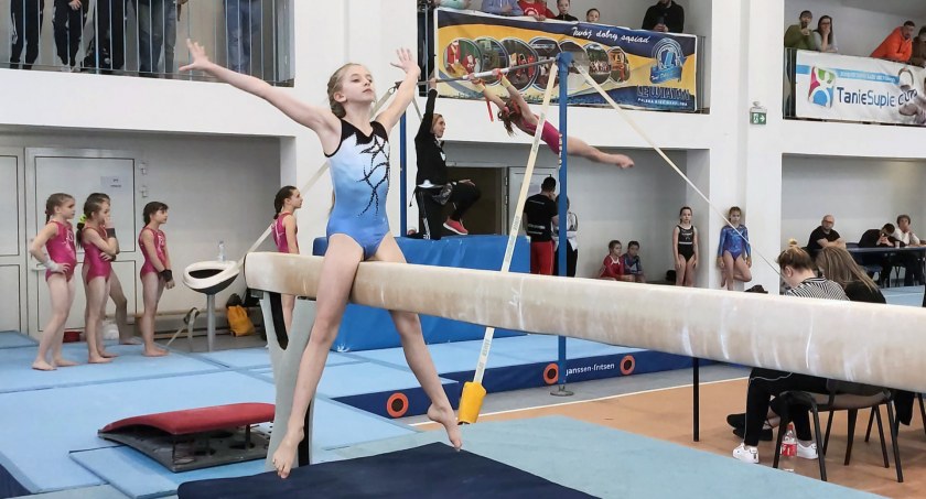 Gimnastyka sportowa. Cztery zawodniczki NTG w finałach