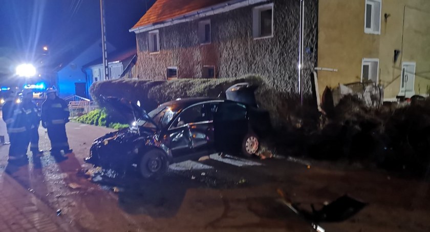 Kierowca uciekł z miejsca wypadku