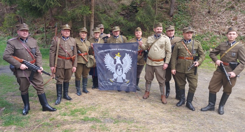 Rekonstrukcja defilady oddziału 