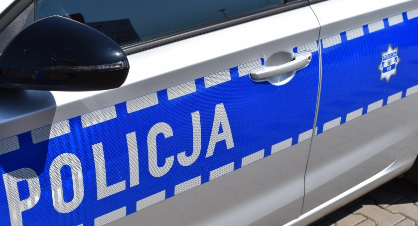 Chcieli włamać się do bankomatu