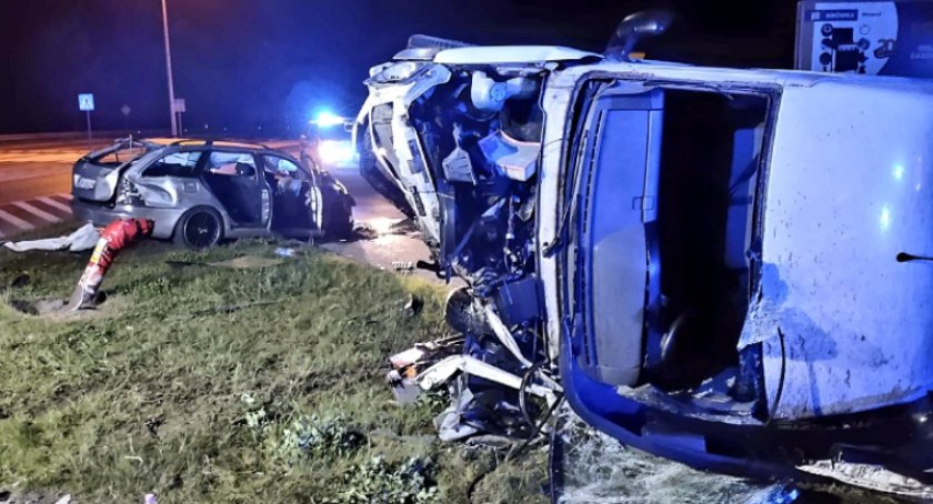 Nysanin zderzył się z busem. Trzy osoby trafiły do szpitala