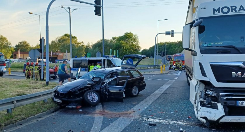Wypadek na obwodnicy Otmuchowa. Autem podróżowała ukraińska rodzina 
