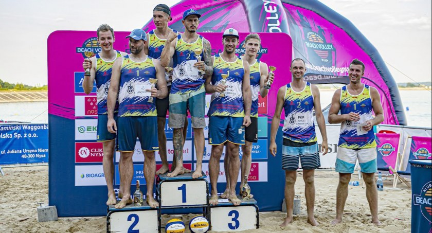 Plażowi siatkarze rozpoczęli boje