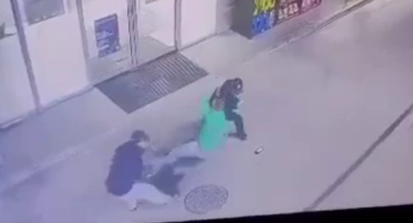 Pobili policjantów na stacji paliw. Grozi im 10 lat więzienia