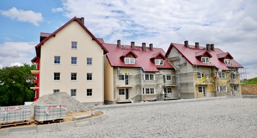 Niekończąca się budowa mieszkań znów ruszyła