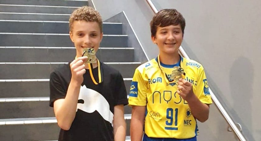 Nicolas trenuje w koszulce Patryka Szczurka