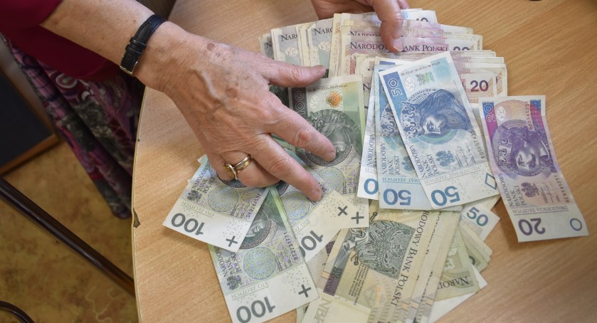 Oszustwa na „czternastą emeryturę”. ZUS ostrzega