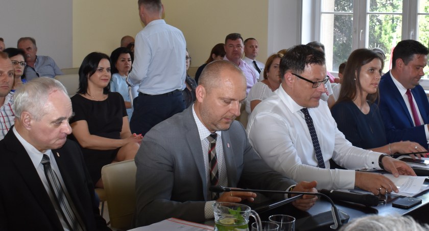 Majętna nyska władza. W samorządzie zarabiają coraz więcej 
