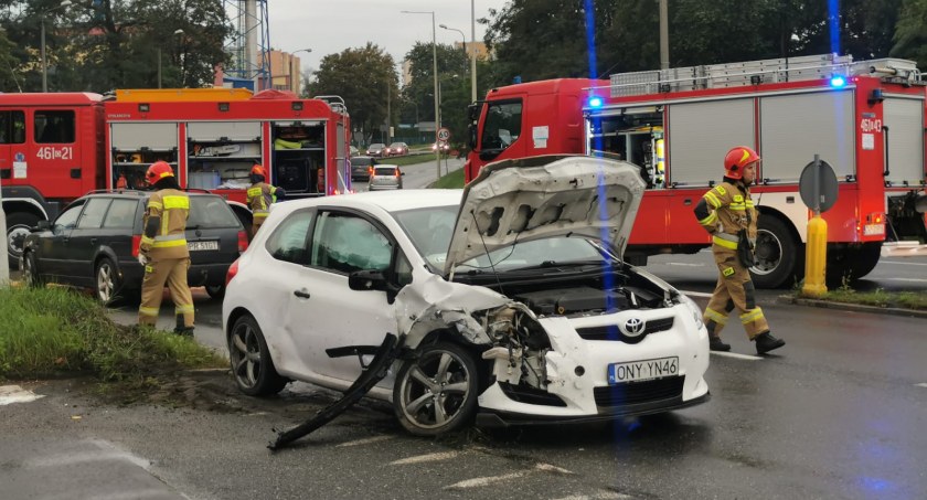 Zderzenie samochodów. Kierowca był poszukiwany